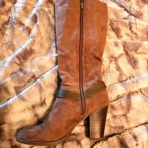 Size 10 Brown Ultra Suede 3.5 inch heel boots.